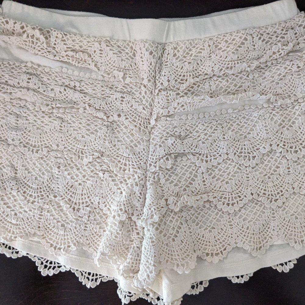 Cream crochet lace layered shorts, size sp